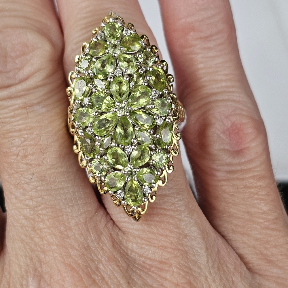Genuine Peridot Cluster Ring in Platinum over Sterling Silver Size 7! NWT - Picture 7 of 7